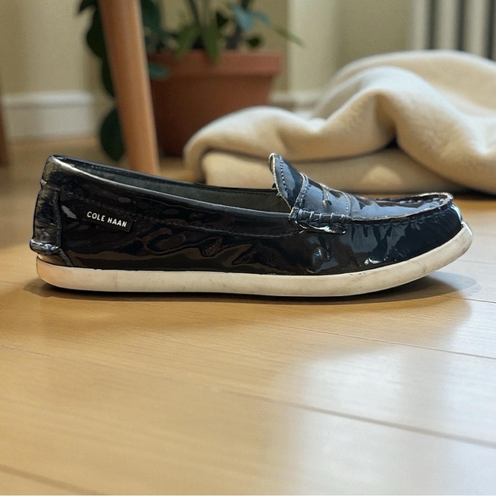 EUC! Cole Haan Women’s Grand.OS Loafers Navy Blue Patent Leather Slip-On Flats